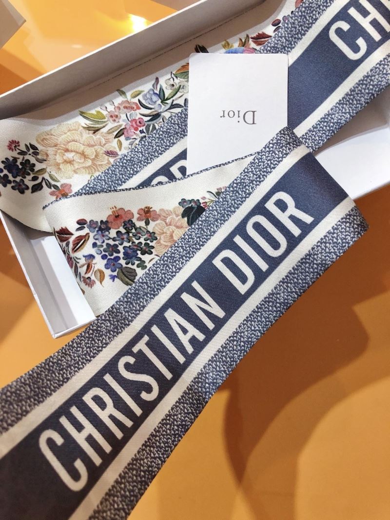 CHRISTIAN DIOR